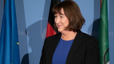 Ministerpräsident Laschet händigt engagierten Bürgern den Bundesverdienstorden aus
