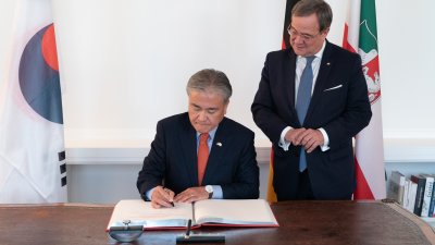 Ministerpräsident Armin Laschet empfängt den Botschafter der Republik Korea in Deutschland zu seinem Antrittsbesuch