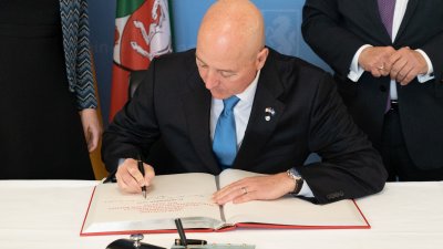 Ministerpräsident Laschet empfängt den Gouverneur des US-Bundesstaates Nebraska
