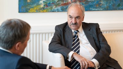 Ministerpräsident Armin Laschet empfängt den Botschafter von Argentinien in Deutschland, Pedro Raúl Villagra Delgado, zu seinem Antrittsbesuch