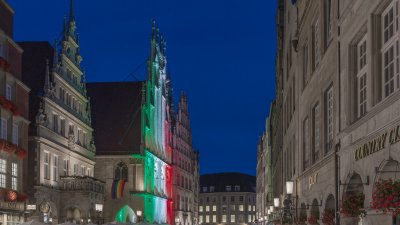 Nordrhein-Westfalen leuchtet: Zum 74. Landesgeburtstag erstrahlen historische Bauwerke in den Landesfarben