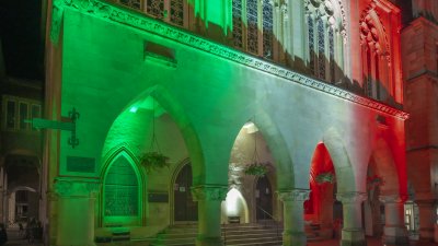 Nordrhein-Westfalen leuchtet: Zum 74. Landesgeburtstag erstrahlen historische Bauwerke in den Landesfarben