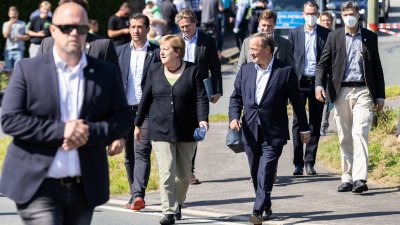 Bundeskanzlerin Angela Merkel und Ministerpräsident Armin Laschet im Märkischen Kreis und in Hagen