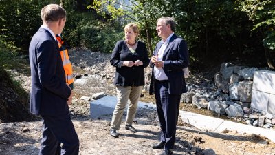 Bundeskanzlerin Angela Merkel und Ministerpräsident Armin Laschet im Märkischen Kreis und in Hagen