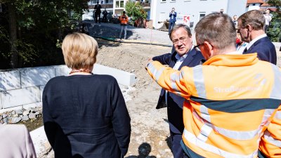 Bundeskanzlerin Angela Merkel und Ministerpräsident Armin Laschet im Märkischen Kreis und in Hagen