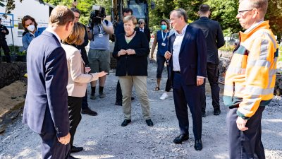 Bundeskanzlerin Angela Merkel und Ministerpräsident Armin Laschet im Märkischen Kreis und in Hagen