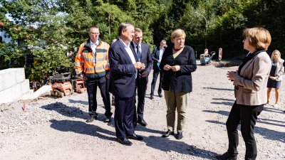 Bundeskanzlerin Angela Merkel und Ministerpräsident Armin Laschet im Märkischen Kreis und in Hagen