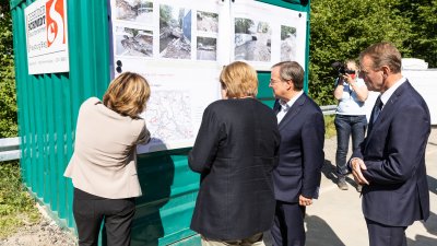 Bundeskanzlerin Angela Merkel und Ministerpräsident Armin Laschet im Märkischen Kreis und in Hagen