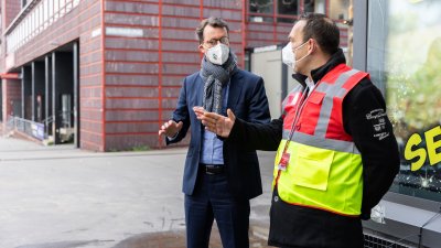 Eröffnung von neuem „Drive-in-Impfzentrum“ an der Lanxess