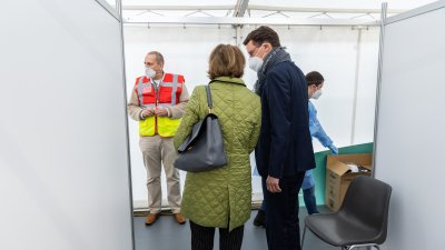 Eröffnung von neuem „Drive-in-Impfzentrum“ an der Lanxess