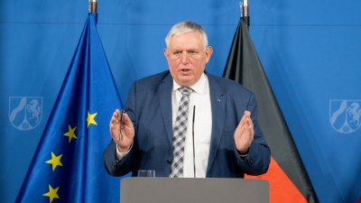 Presse-Briefing mit Gesundheitsminister Karl-Josef Laumann