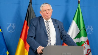 Presse-Briefing mit Gesundheitsminister Karl-Josef Laumann
