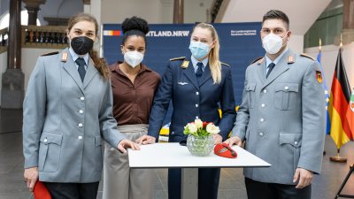 Ministerpräsident Hendrik Wüst ehrt die nordrhein-westfälischen Medaillengewinnerinnen und -gewinner und Teilnehmerinnen und Teilnehmer bei den Olympischen Winterspielen 2022