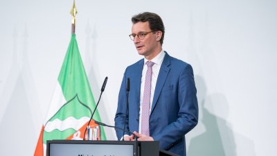 Ministerpräsident Hendrik Wüst ehrt die nordrhein-westfälischen Medaillengewinnerinnen und -gewinner und Teilnehmerinnen und Teilnehmer bei den Olympischen Winterspielen 2022