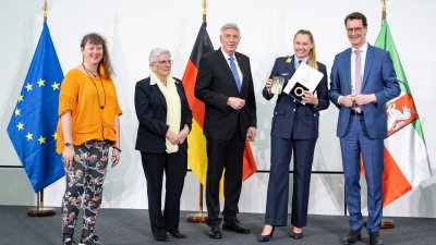 Ministerpräsident Hendrik Wüst ehrt die nordrhein-westfälischen Medaillengewinnerinnen und -gewinner und Teilnehmerinnen und Teilnehmer bei den Olympischen Winterspielen 2022