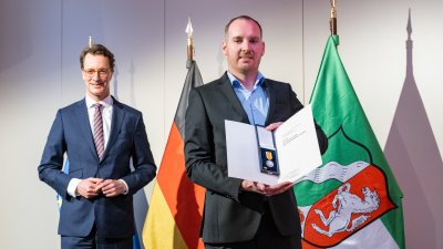 Ministerpräsident Hendrik Wüst verleiht die Rettungsmedaille des Landes Nordrhein-Westfalen 