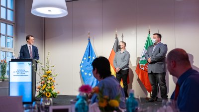 Ministerpräsident Hendrik Wüst verleiht die Rettungsmedaille des Landes Nordrhein-Westfalen