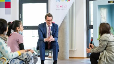 Ministerpräsident Hendrik Wüst besucht die Junior Uni in Wuppertal
