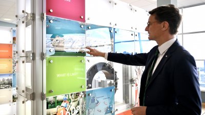 Ministerpräsident Hendrik Wüst besucht das LNG-Terminal in Zeebrugge