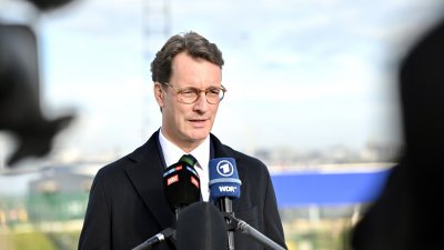 Ministerpräsident Hendrik Wüst besucht das LNG-Terminal in Zeebrugge