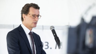 Ministerpräsident Hendrik Wüst besucht das Duisburg Gateway Terminal 