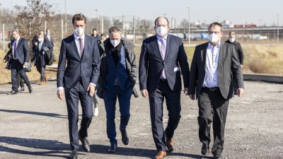 Ministerpräsident Hendrik Wüst besucht das Duisburg Gateway Terminal 