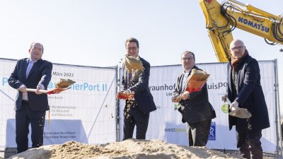 Ministerpräsident Hendrik Wüst besucht das Duisburg Gateway Terminal 