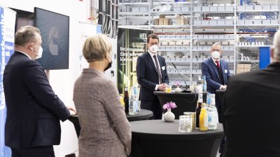 Ministerpräsident Hendrik Wüst besucht Cummins Hydrogenics in Herten
