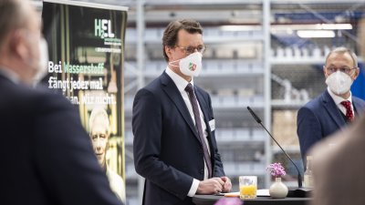 Ministerpräsident Hendrik Wüst besucht Cummins Hydrogenics in Herten