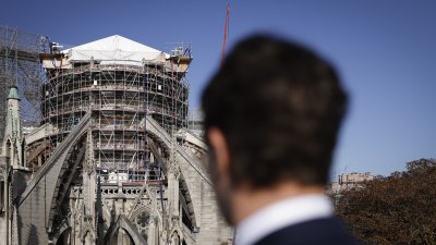 Ministerpräsident Hendrik Wüst besucht die Kathedrale Notre-Dame in Paris