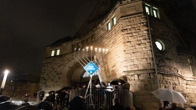 Ministerpräsident Hendrik Wüst nimmt am Festakt zum Entzünden der fünften Chanukka-Kerze in der Alten Synagoge Essen teilMinisterpräsident Hendrik Wüst nimmt am Festakt zum Entzünden der fünften Chanukka-Kerze in der Alten Synagoge Essen teil