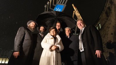 Ministerpräsident Hendrik Wüst nimmt am Festakt zum Entzünden der fünften Chanukka-Kerze in der Alten Synagoge Essen teil