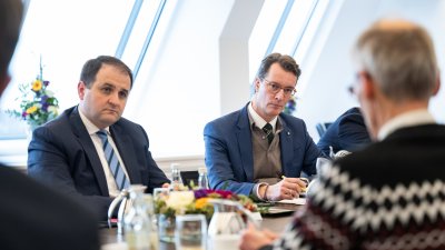 Ministerpräsident Hendrik Wüst tauscht sich mit internationalen Organisationen zur Situation im Iran aus