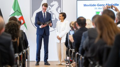 IDA-NRW wird mit der Mevlüde-Genç-Medaille des Landes Nordrhein-Westfalen ausgezeichnet