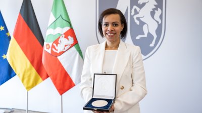 IDA-NRW wird mit der Mevlüde-Genç-Medaille des Landes Nordrhein-Westfalen ausgezeichnet