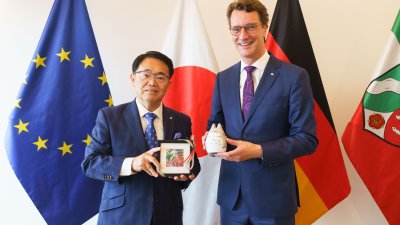Ministerpräsident Hendrik Wüst empfängt den Gouverneur der japanischen Präfektur Aichi