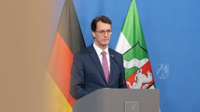 Landesregierung stellt 10-Punkte-Plan gegen Antisemitismus vor und startet Kampagne #NieWiederIstJetzt