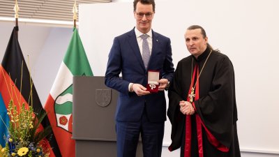 Ministerpräsident Hendrik Wüst und Kölns Oberbürgermeisterin Henriette Reker werden mit Orden der Ukrainisch-Orthodoxen Kirche ausgezeichnet