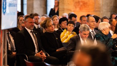 Präsident Wolodymyr Selenskyj und das ukrainische Volk erhalten den Karlspreis 2023