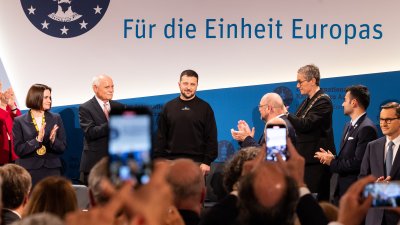 Präsident Wolodymyr Selenskyj und das ukrainische Volk erhalten den Karlspreis 2023