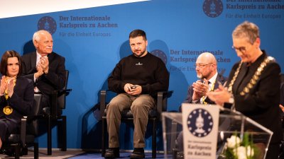 Präsident Wolodymyr Selenskyj und das ukrainische Volk erhalten den Karlspreis 2023