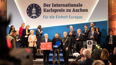 Präsident Wolodymyr Selenskyj und das ukrainische Volk erhalten den Karlspreis 2023