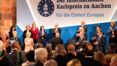 Präsident Wolodymyr Selenskyj und das ukrainische Volk erhalten den Karlspreis 2023