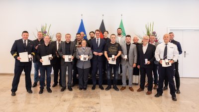 Ministerpräsident Hendrik Wüst verleiht 18 Personen für ihren herausragenden Einsatz während der Hochwasserkatastrophe 2021 die Rettungsmedaille des Landes