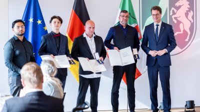 Ministerpräsident Hendrik Wüst verleiht 18 Personen für ihren herausragenden Einsatz während der Hochwasserkatastrophe 2021 die Rettungsmedaille des Landes