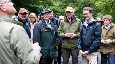 Die Ministerpräsidenten Wüst und Rhein wandern von Willingen nach Winterberg