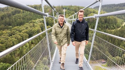 Die Ministerpräsidenten Wüst und Rhein wandern von Willingen nach Winterberg