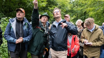 Die Ministerpräsidenten Wüst und Rhein wandern von Willingen nach Winterberg