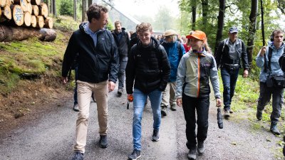 Die Ministerpräsidenten Wüst und Rhein wandern von Willingen nach Winterberg