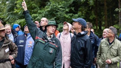Die Ministerpräsidenten Wüst und Rhein wandern von Willingen nach Winterberg